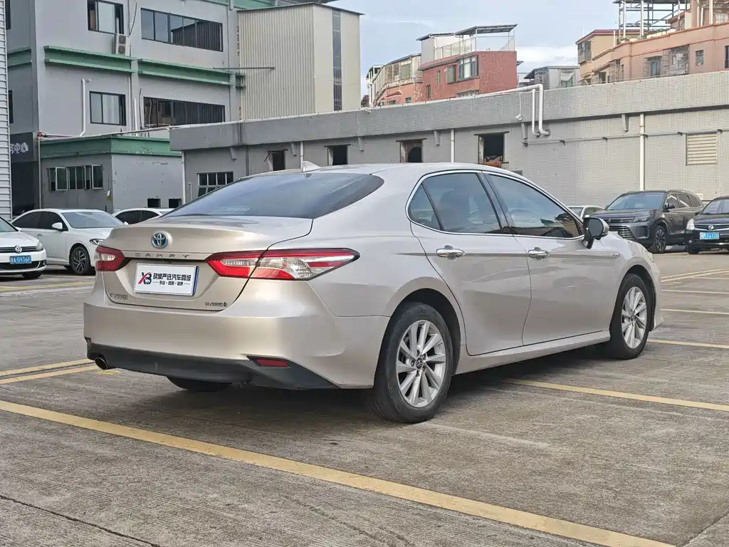 Toyota Camry — миниатюра 4