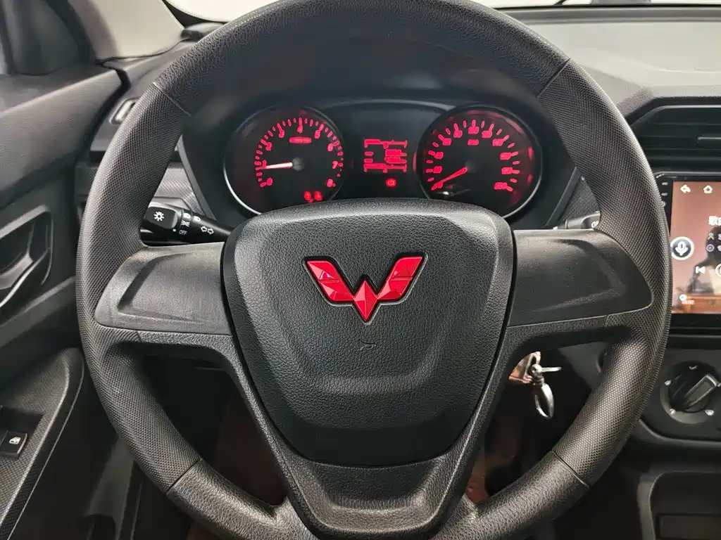 Wuling Hongguang — миниатюра 12