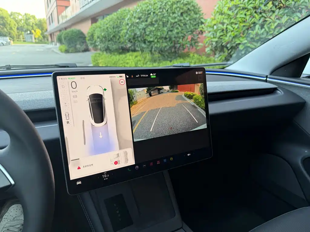 Tesla Model 3 — миниатюра 16