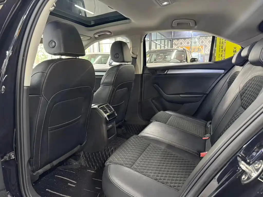 Skoda Superb — миниатюра 8