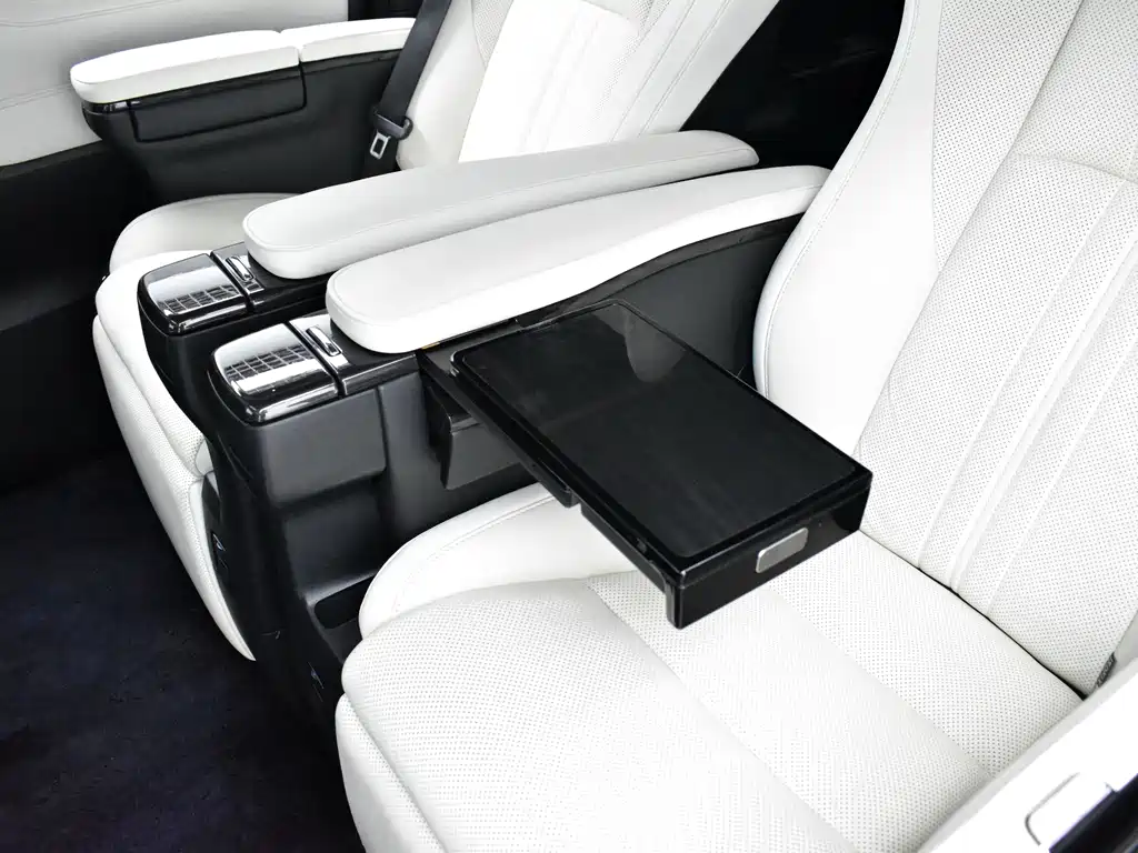 Lexus LM — миниатюра 22
