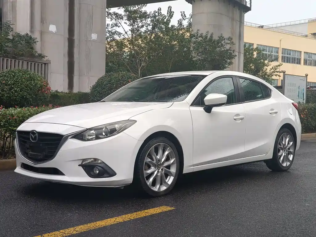 Mazda 3 Axela 2015