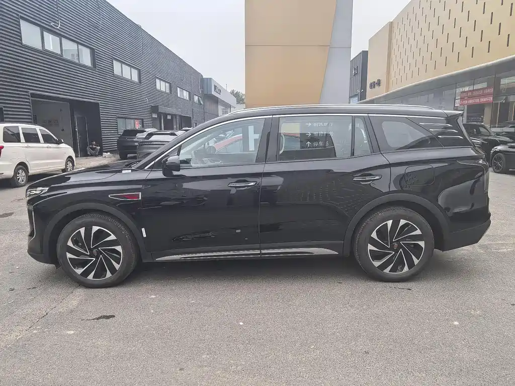 RED FLAG HONGQI HS7 PHEV