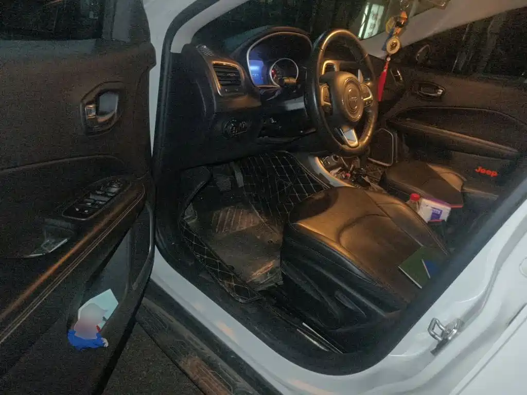 Jeep Compass — миниатюра 12