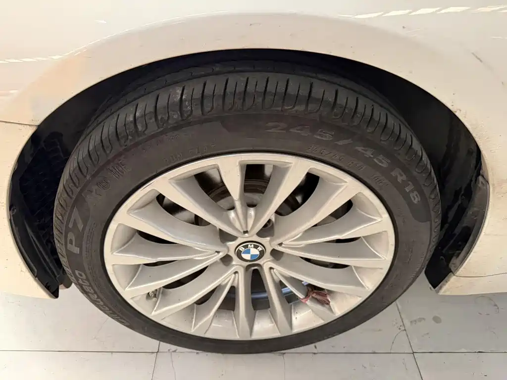 BMW 5 Series New Energy — миниатюра 5