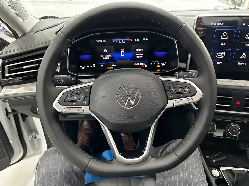 Volkswagen Sagitar 2026 3000 300TSI DSG