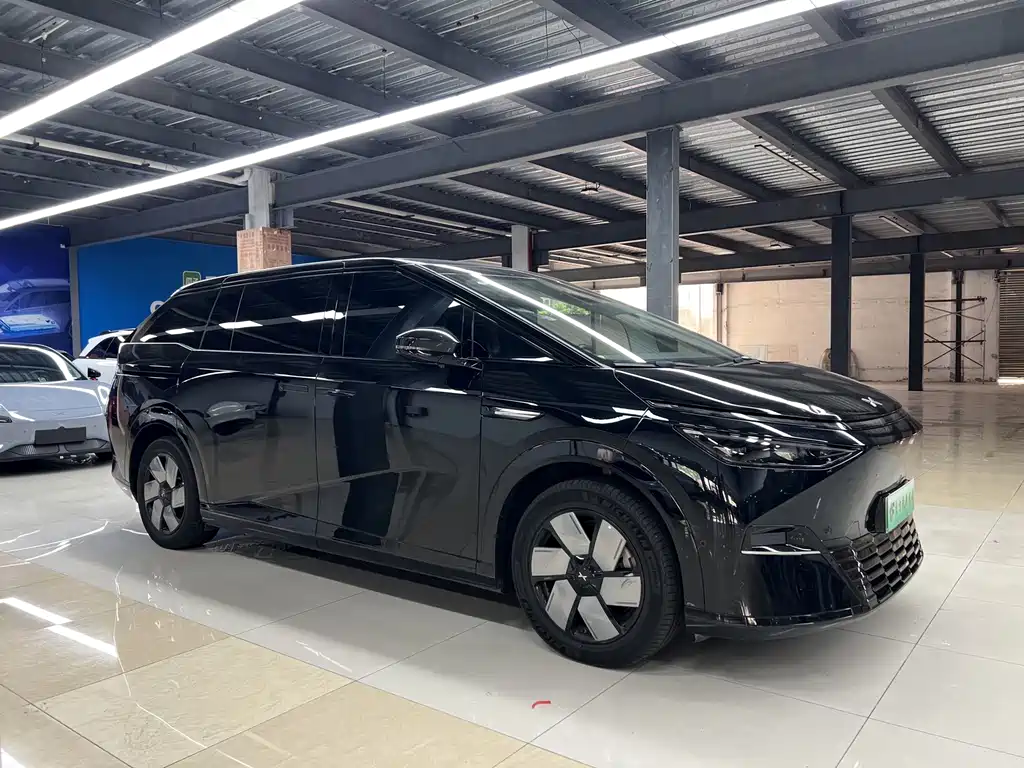 XPeng X9 — миниатюра 3