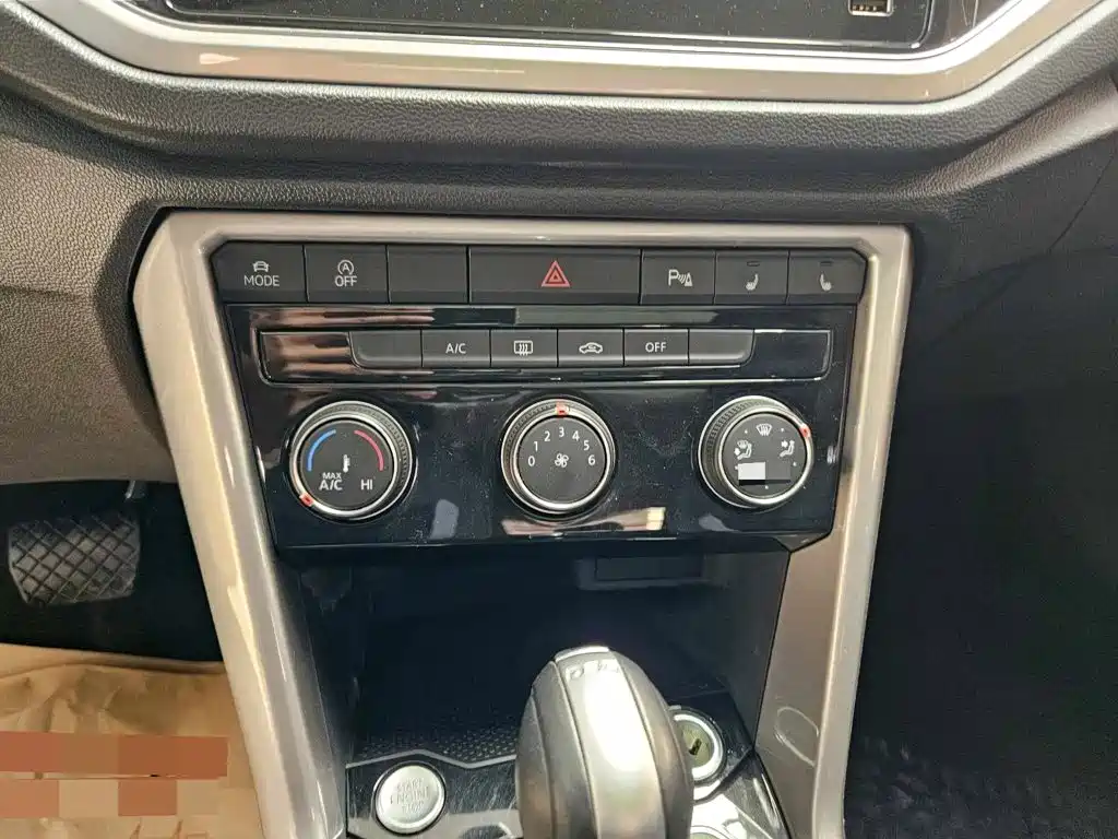 Volkswagen T-Roc — миниатюра 10