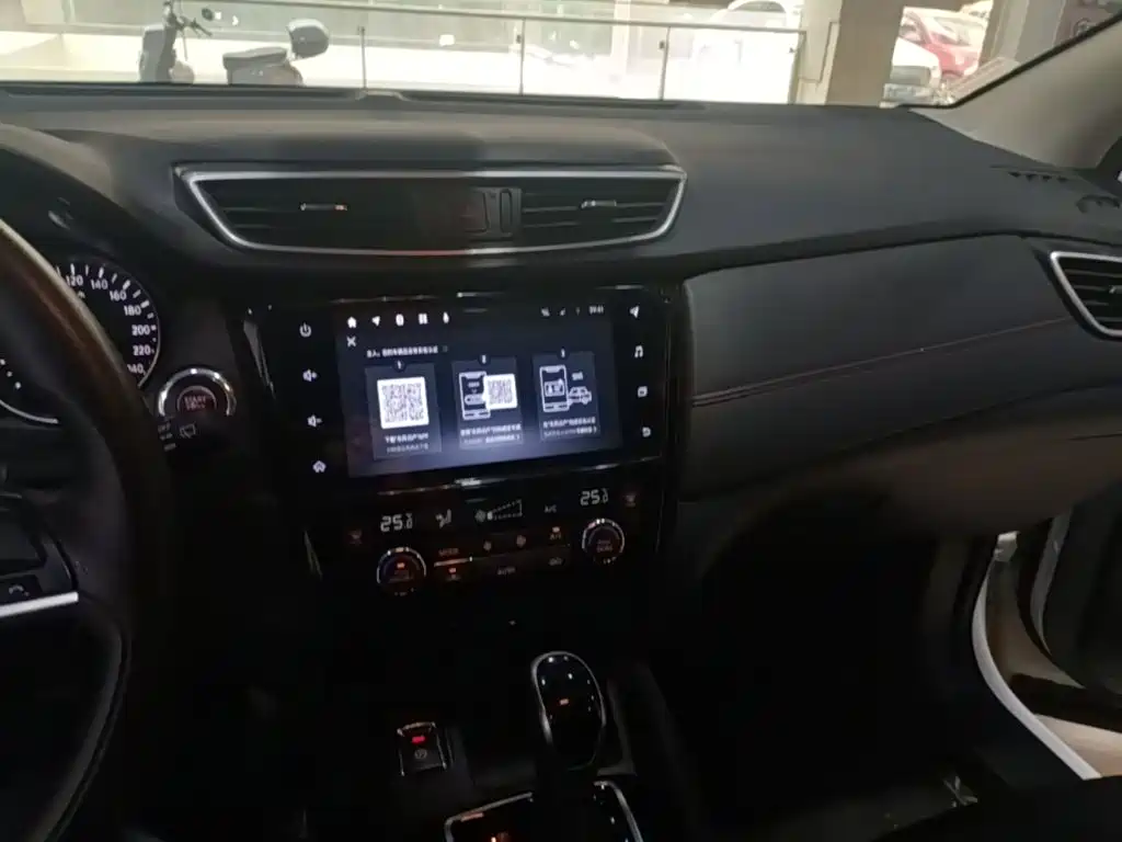 Nissan Qashqai — миниатюра 10