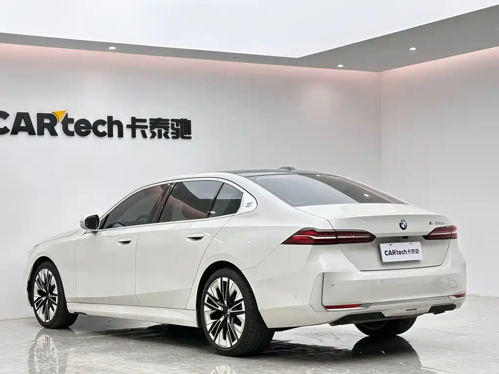 BMW 5 Series — миниатюра 3