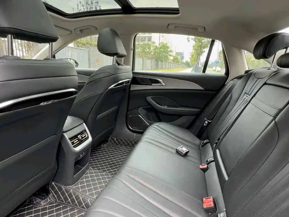 Hongqi Hongqi H5 — миниатюра 6