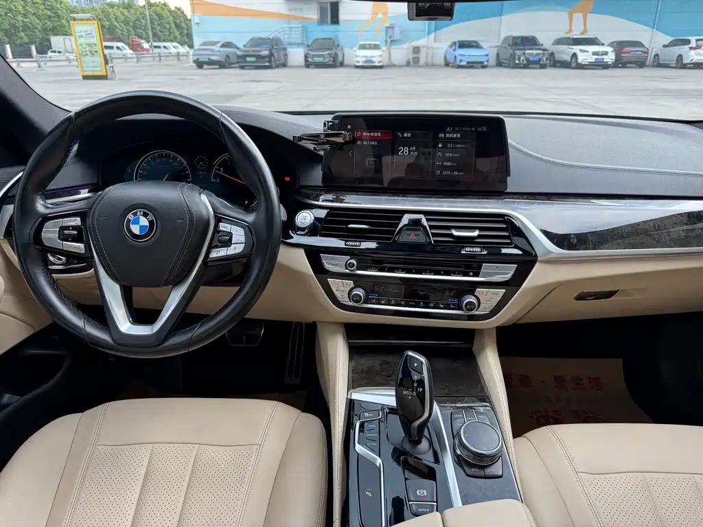 BMW 5 Series — миниатюра 18