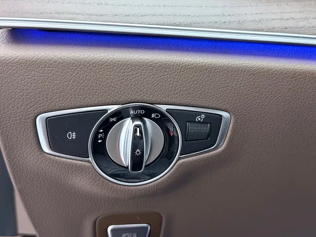 Mercedes-Benz E-Class — миниатюра 43