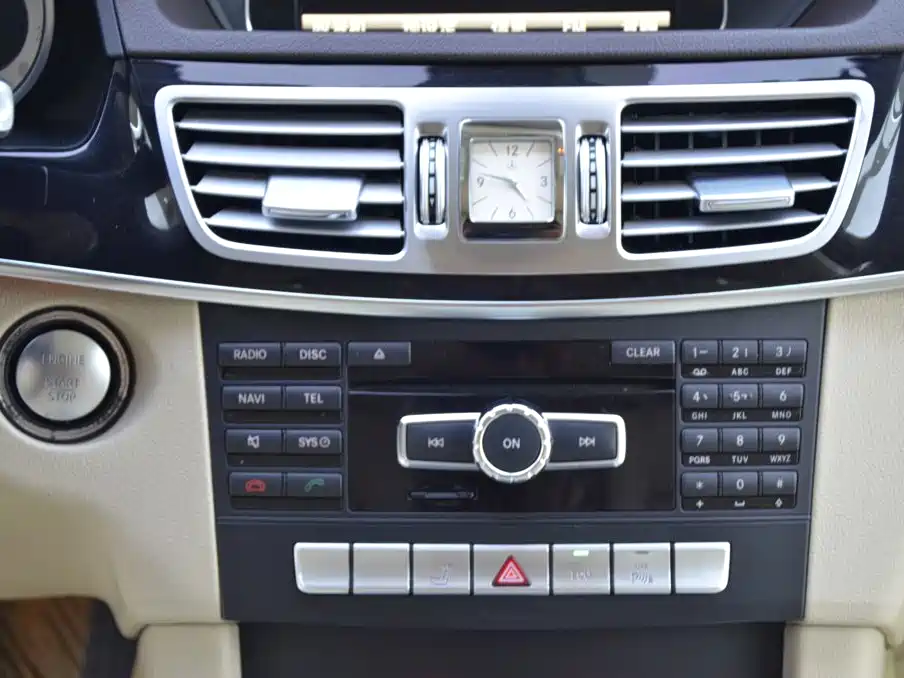 Mercedes-Benz E-Class — миниатюра 8