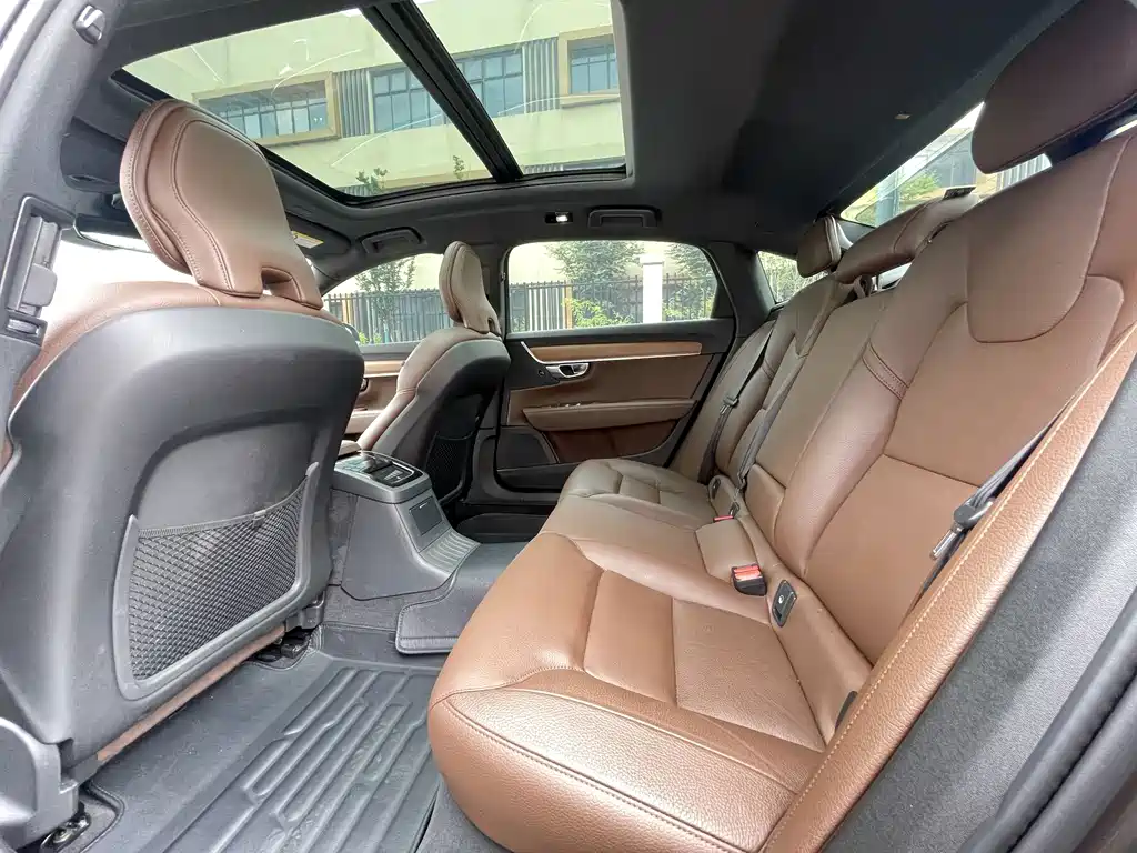 Volvo S90 PHEV — миниатюра 37