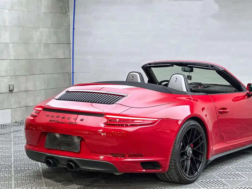 Porsche 911 2017 Carrera 4 Cabriolet GTS 3.0T