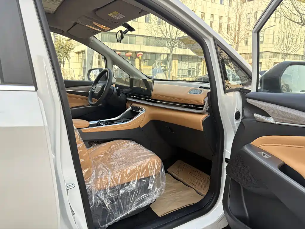 SAIC MAXUS CHASE G50 PLUG IN HYBRID