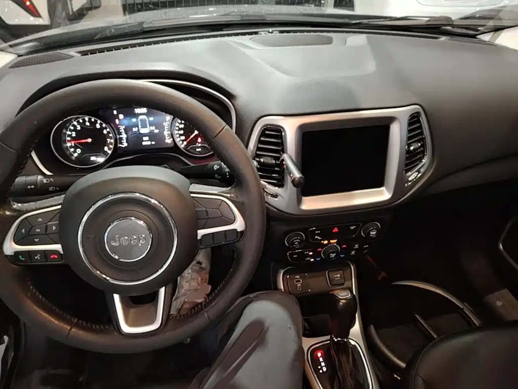 Jeep Compass — миниатюра 10