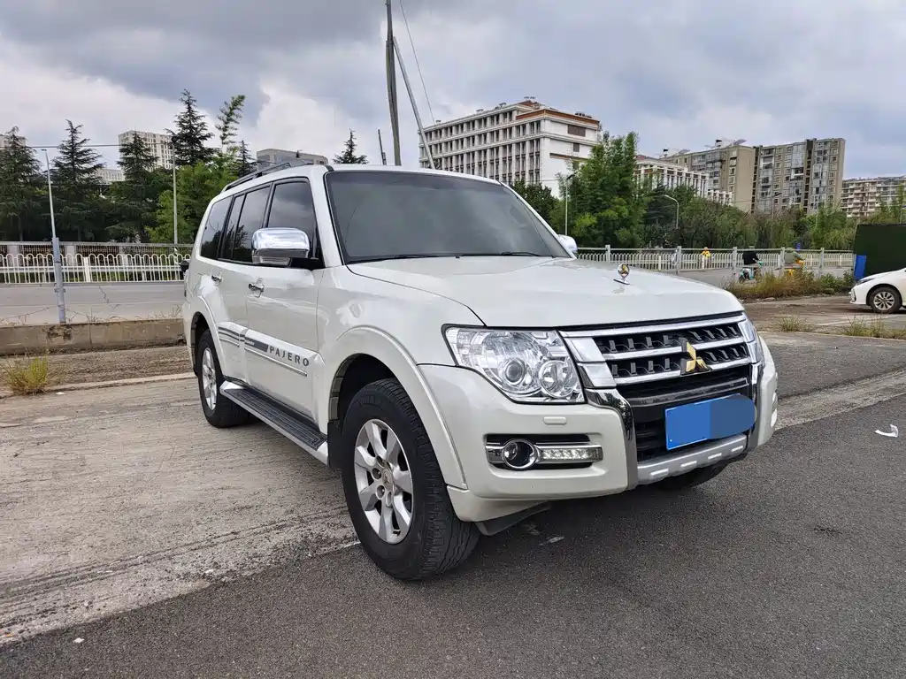 Mitsubishi Pajero (Import) — миниатюра 3