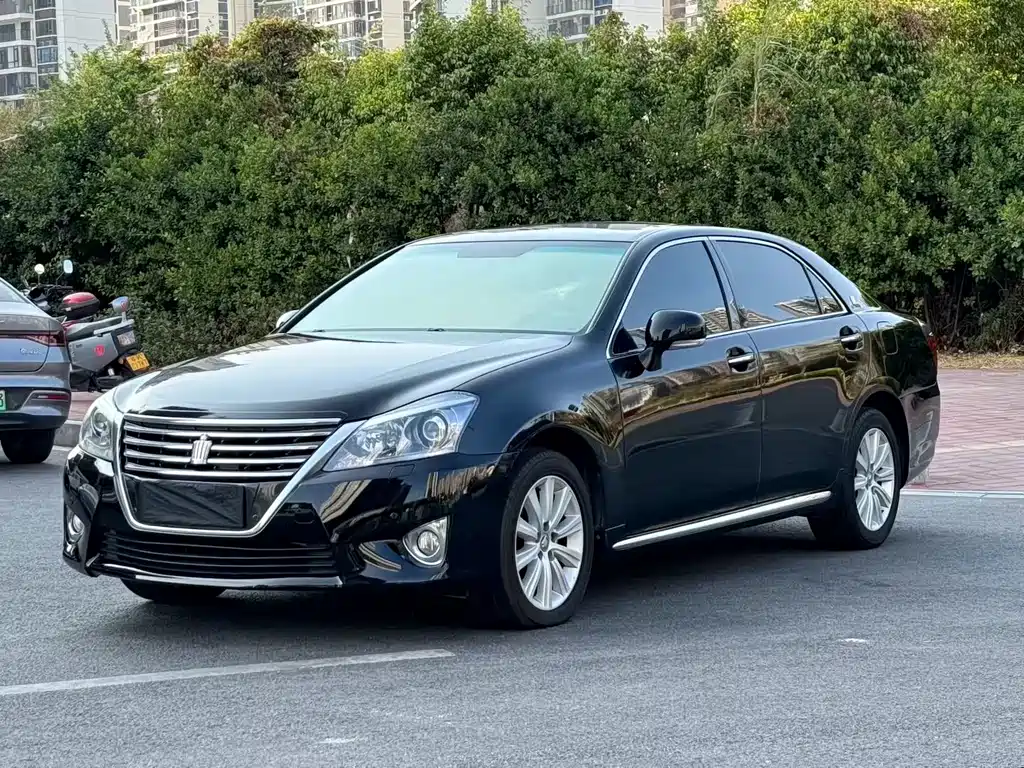Toyota Crown 2012