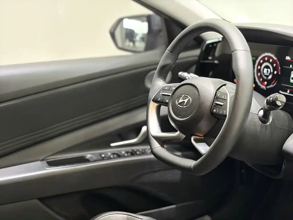 Hyundai Elantra — миниатюра 11