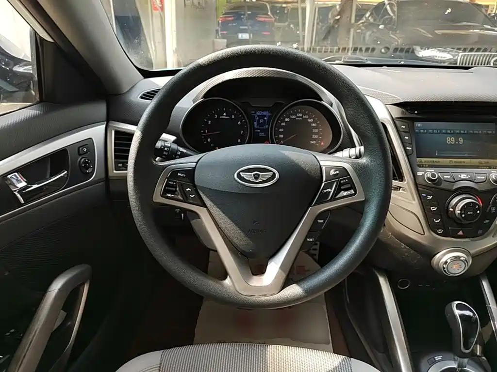 Hyundai Veloster — миниатюра 11