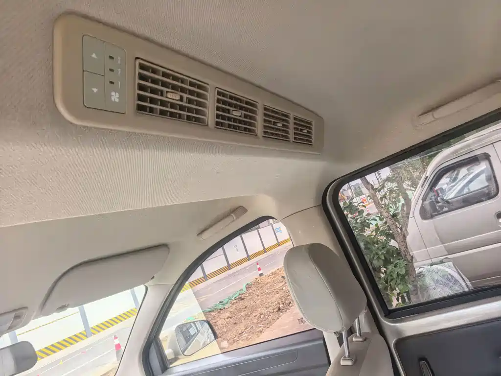 Wuling Rongguang V — миниатюра 6