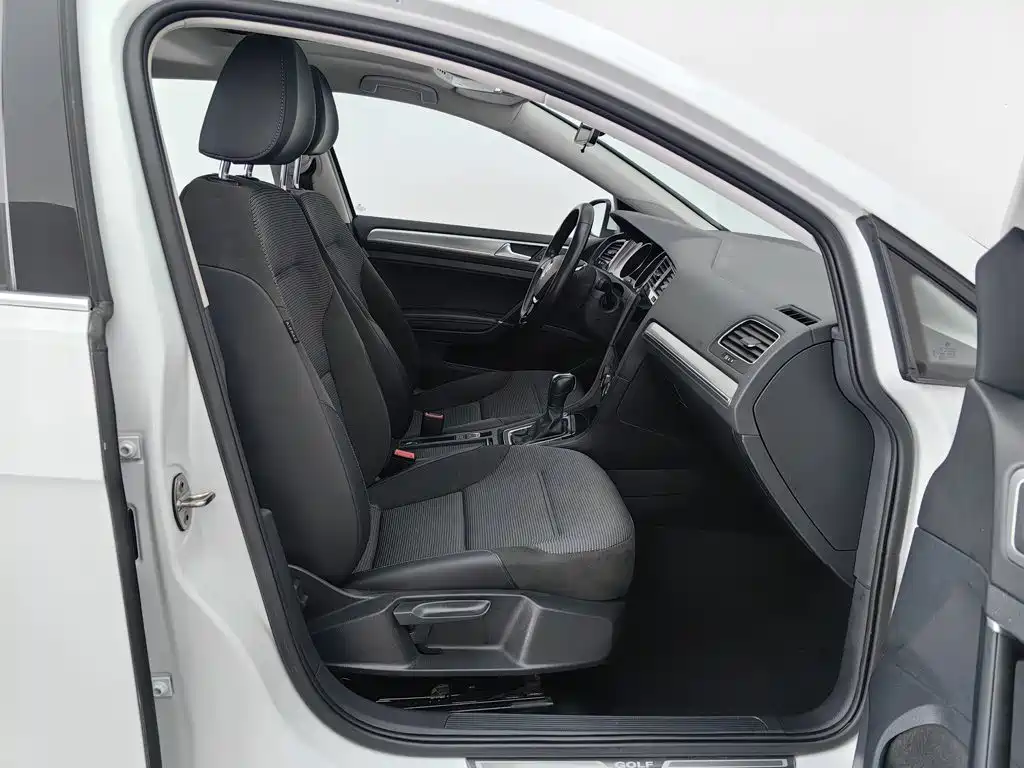 Volkswagen Golf — миниатюра 23
