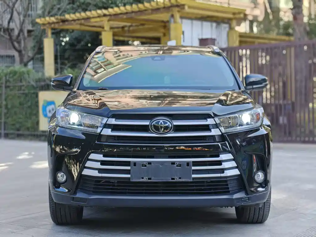 TOYOTA HIGHLANDER