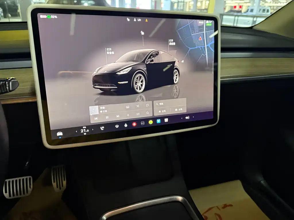 TESLA MODEL Y