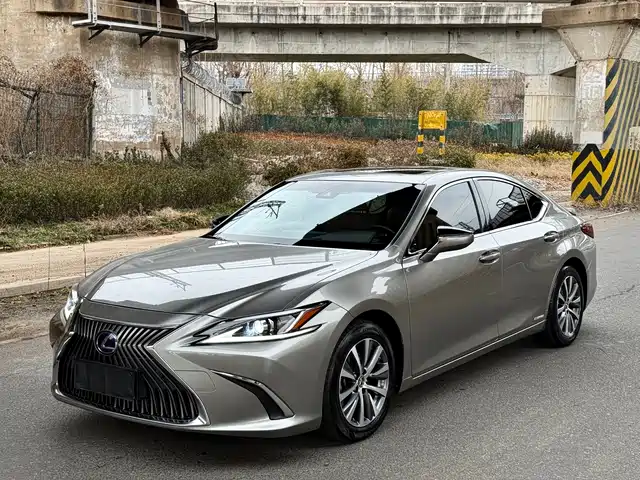 LEXUS ES 2020