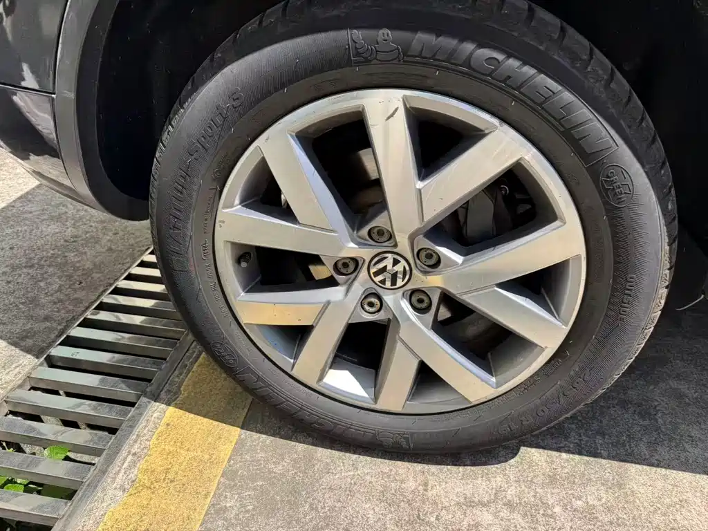 Volkswagen Touareg — миниатюра 8