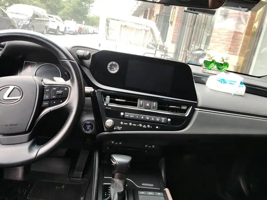Lexus ES — миниатюра 12
