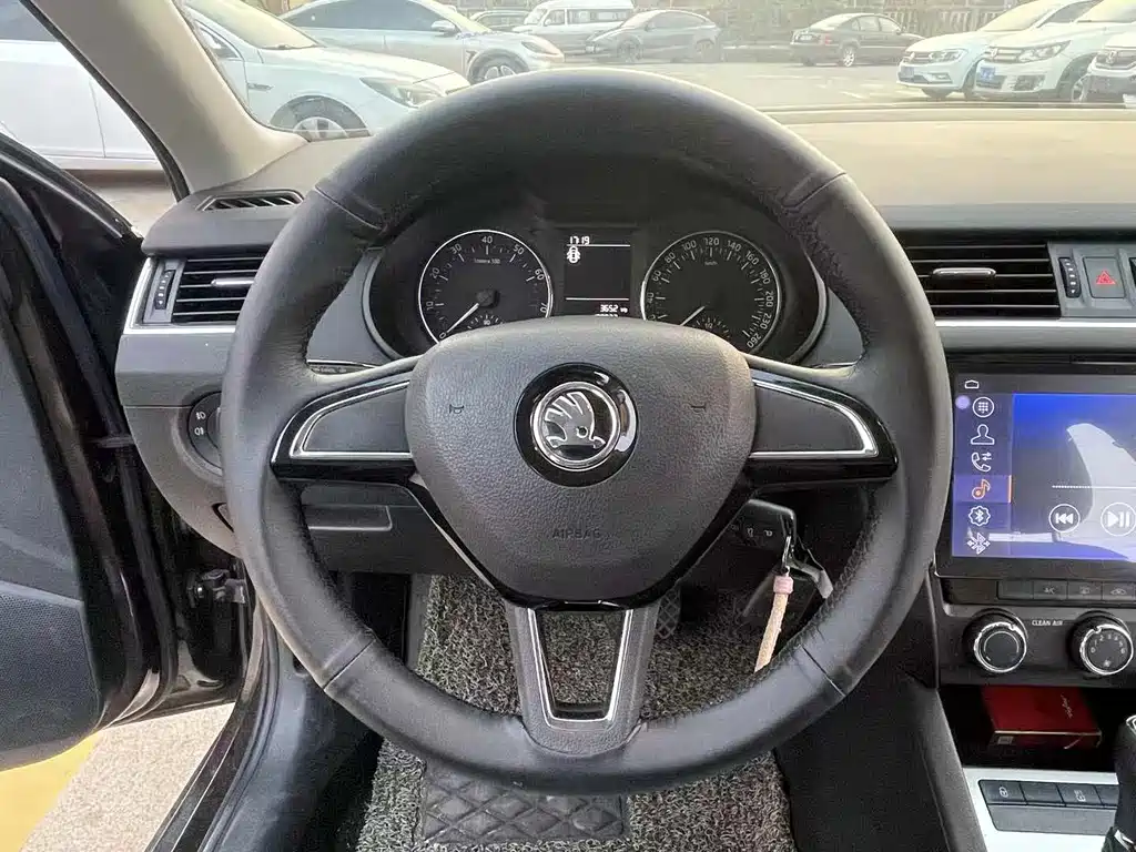 SKODA OCTAVIA