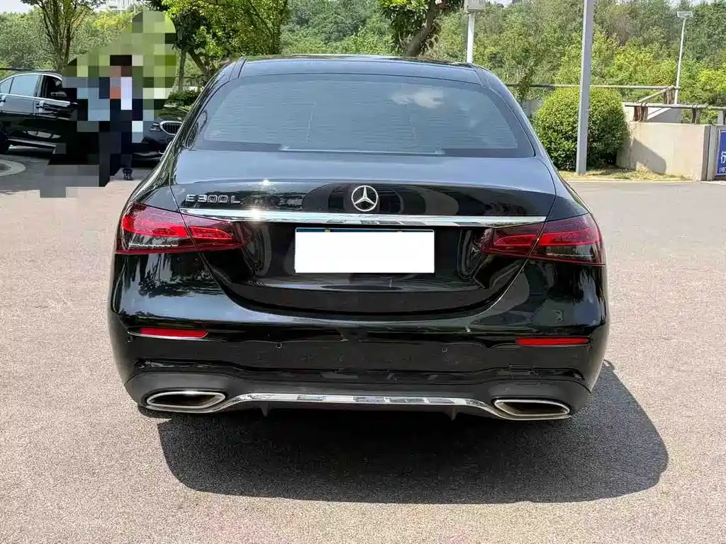 Mercedes-Benz E-Class — миниатюра 3