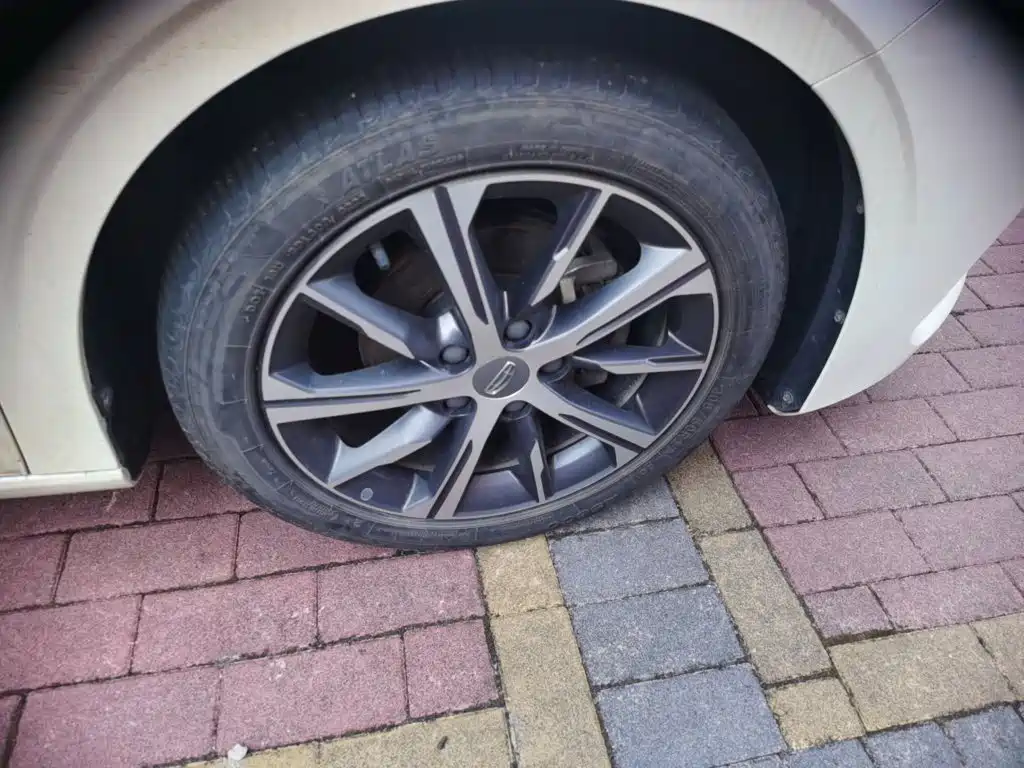 Geely Emgrand — миниатюра 24