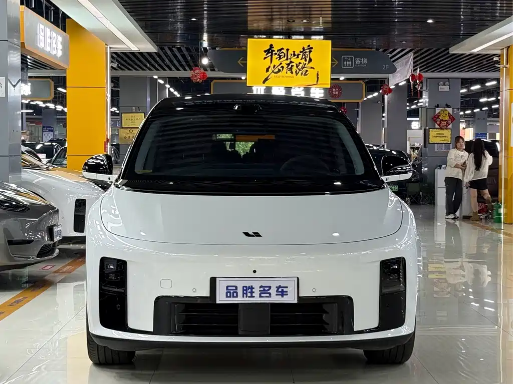 Li Auto Идеальный I8 — миниатюра 2