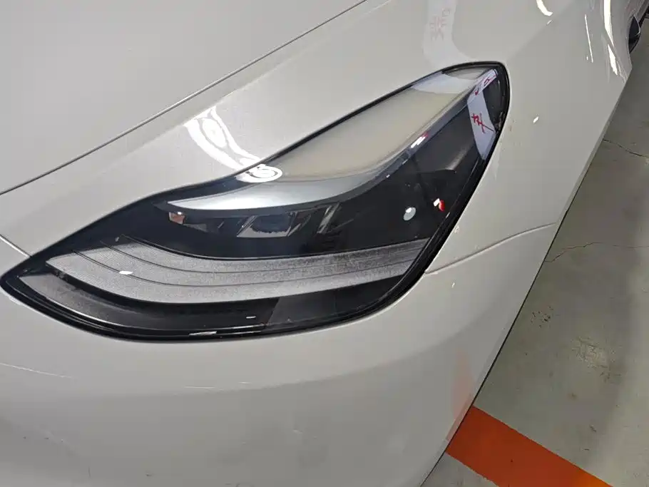 Tesla Model Y — миниатюра 5