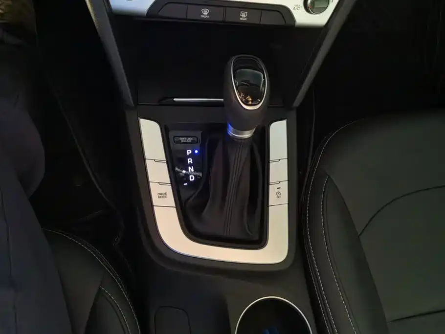 Hyundai Elantra — миниатюра 16