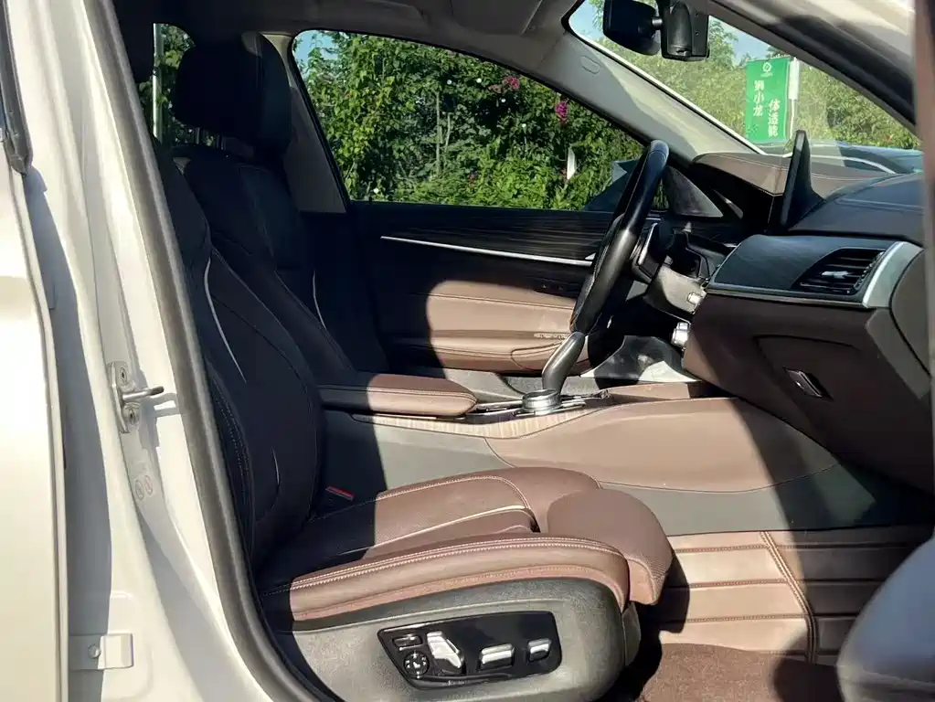 BMW 5 Series — миниатюра 7