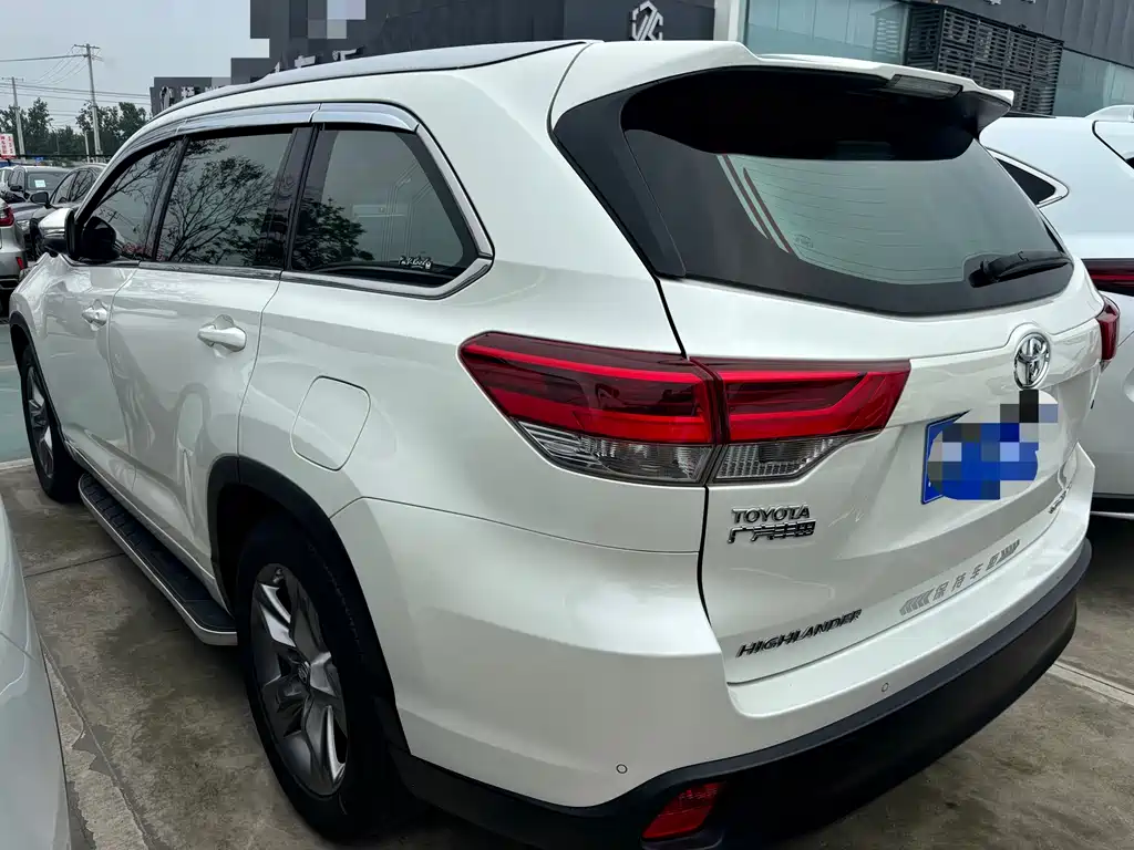 Toyota Highlander 2018 2.0T Luxury 7 мест V