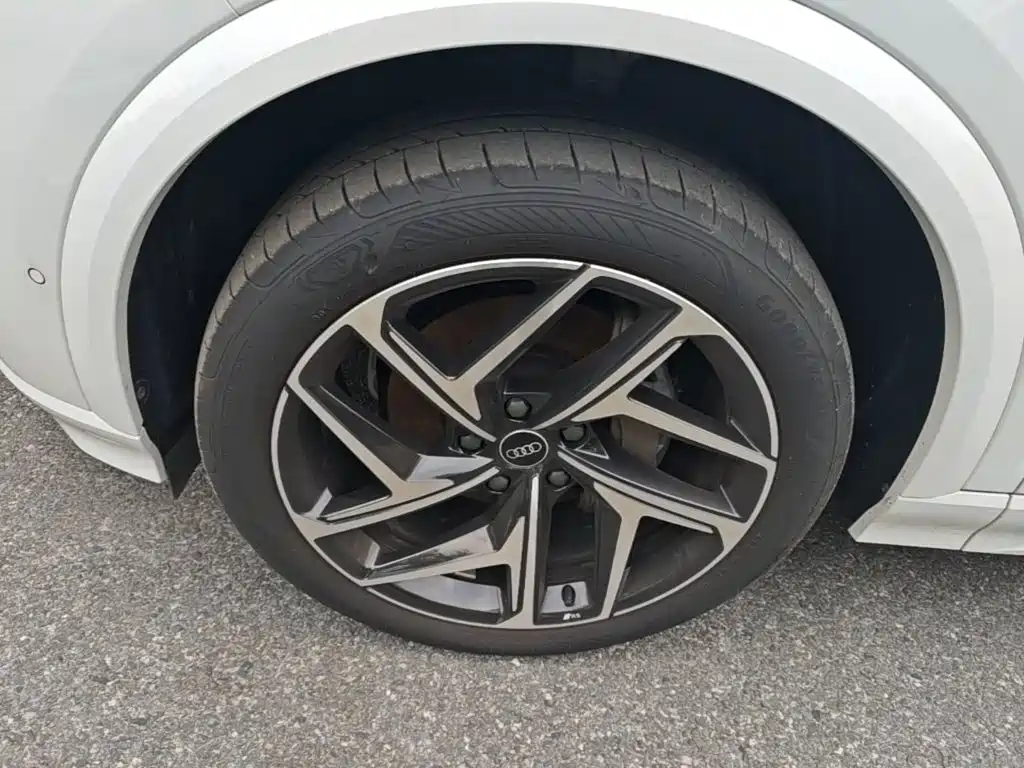 Audi Q6L e-tron — миниатюра 23