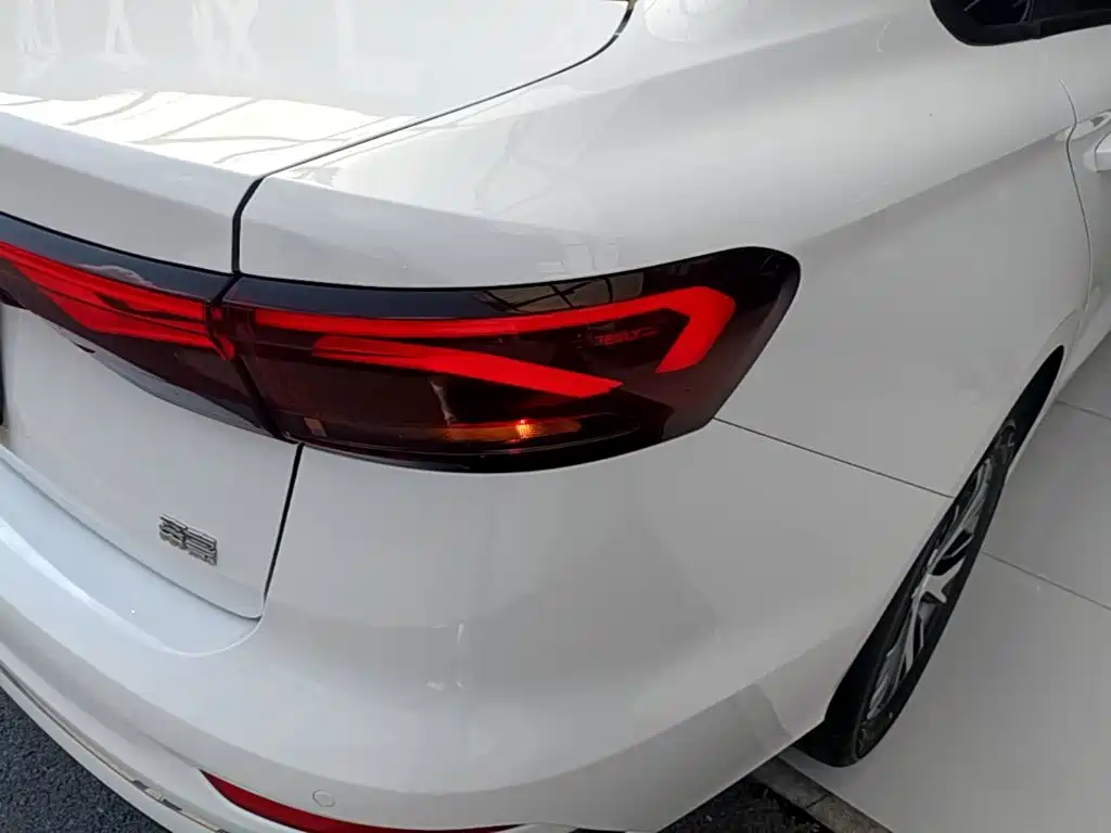 Geely Emgrand — миниатюра 8