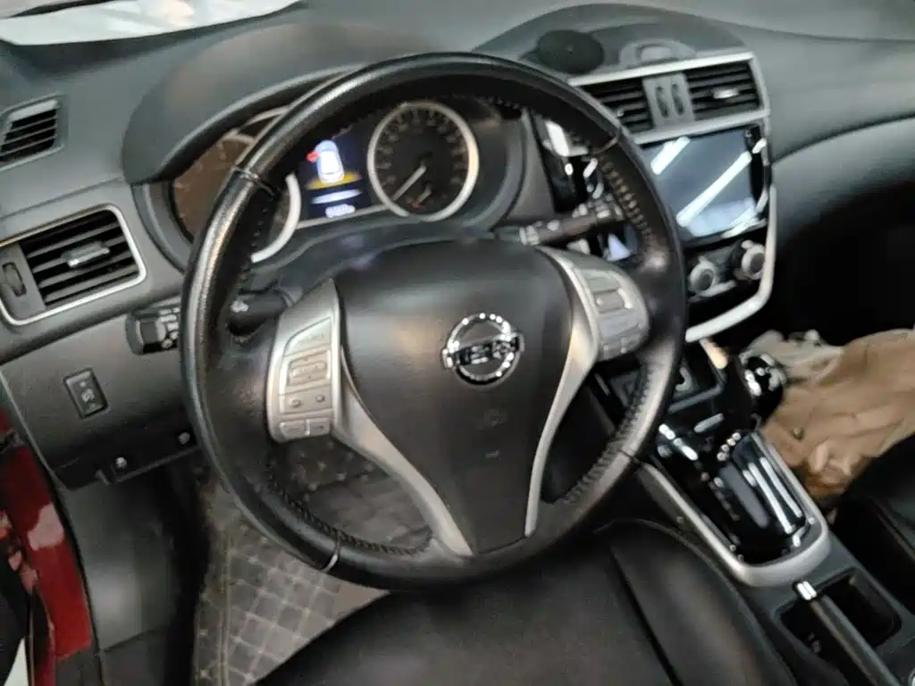 Nissan Tiida — миниатюра 11