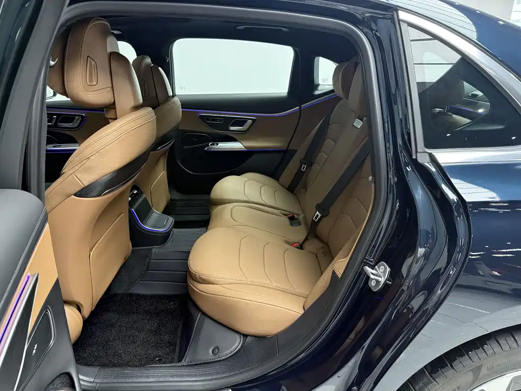 Mercedes-Benz E-Class — миниатюра 9
