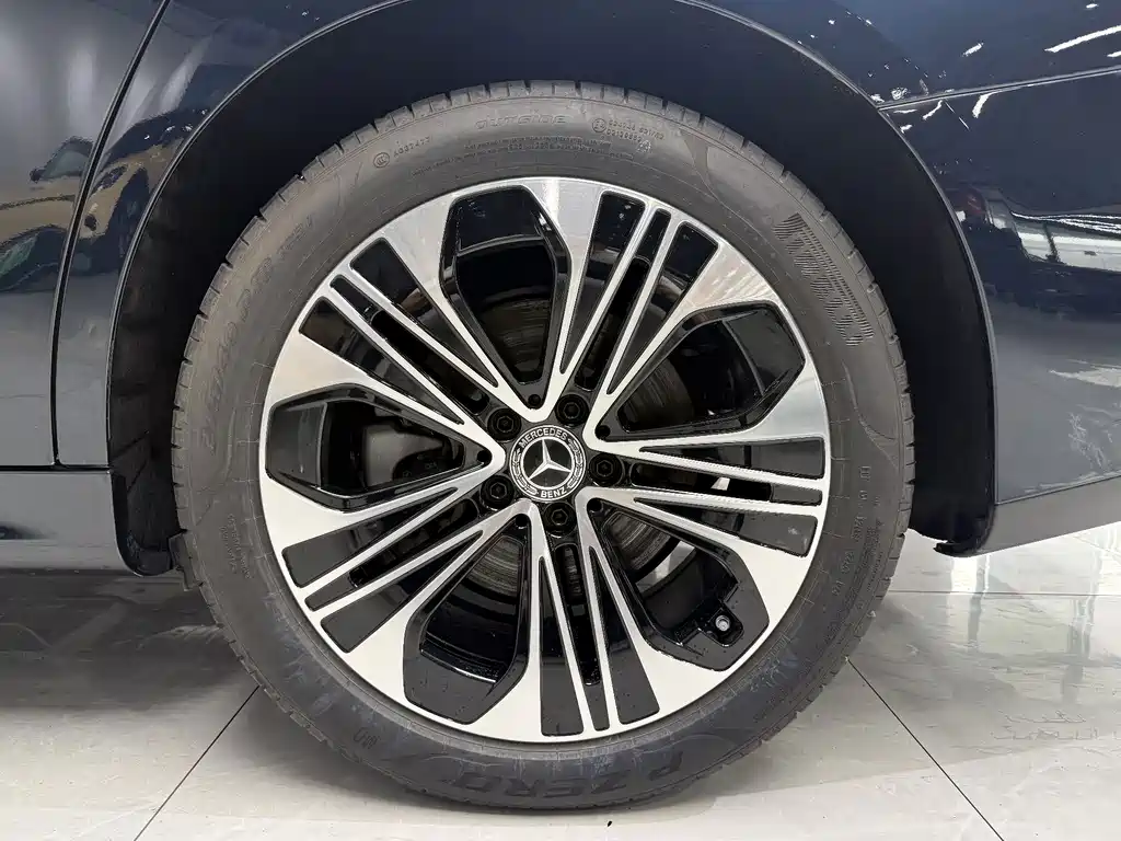 Mercedes-Benz E-Class — миниатюра 12