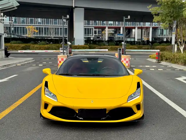 FERRARI F8