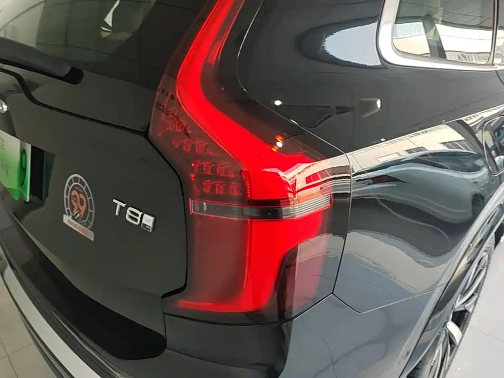 Volvo XC90 PHEV — миниатюра 8