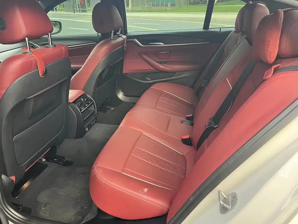 BMW 5 Series New Energy — миниатюра 9