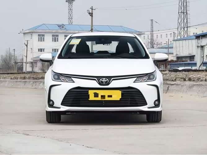 Toyota Corolla 1.2 л 2026 г. Белый, пробег 100 км